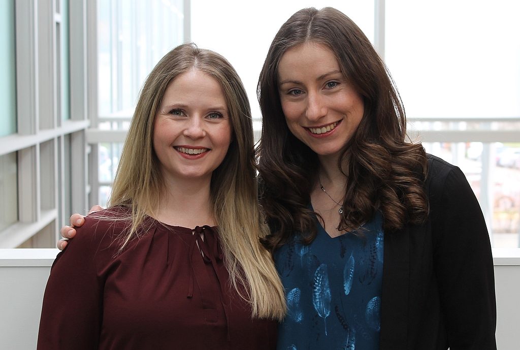 (L-R): Southern Medical Program students Leah Trippell and Alysson Hamilton, 2018 recipients of Reichwald Family Foundation Southern Medical Program award. 